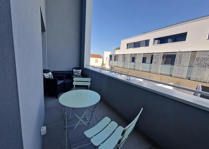 Les Carrelets - Jardin D'hiver- Wifi-terrasse-paking Apartment Puilboreau