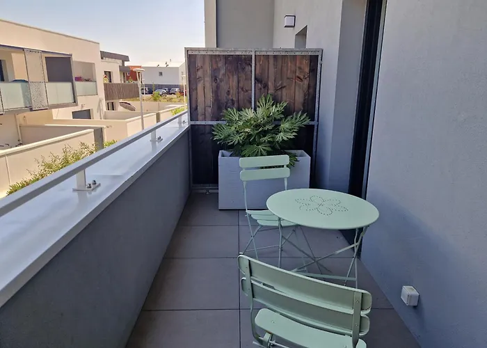 Les Carrelets - Jardin D'hiver- Wifi-terrasse-paking Apartment Puilboreau